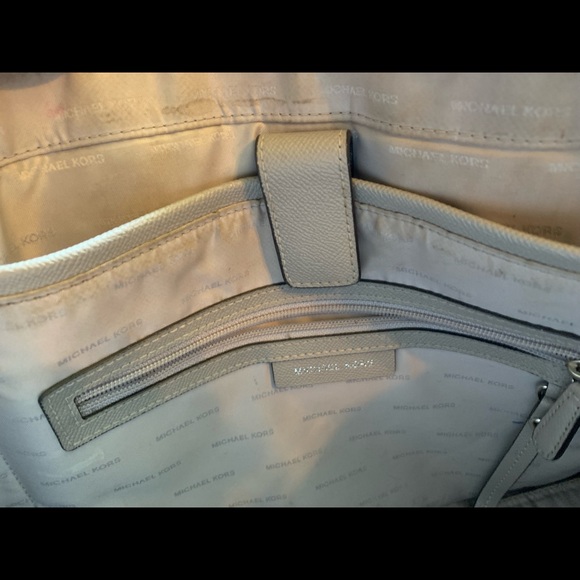 Grey medium Michael Kors bag - Picture 3 of 3